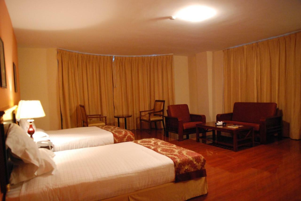 Churchill Addis Ababa Hotel エクステリア 写真